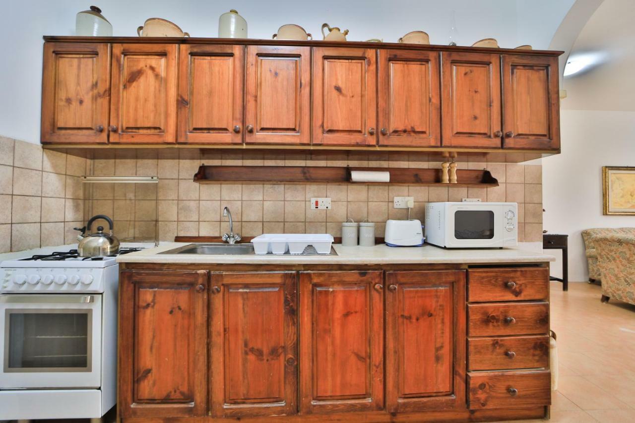 Island Break Residence Marsalforn Bagian luar foto