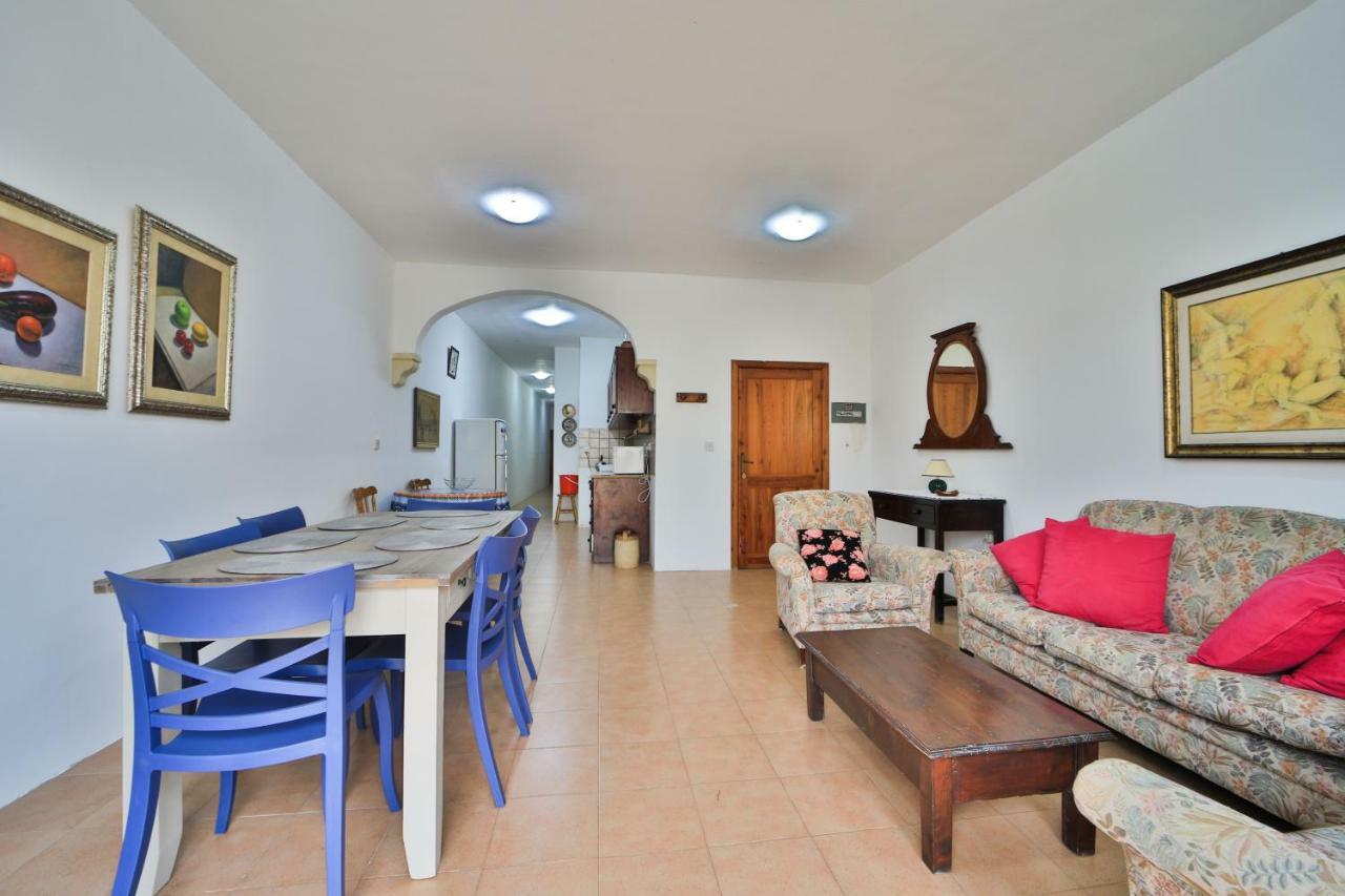 Island Break Residence Marsalforn Bagian luar foto